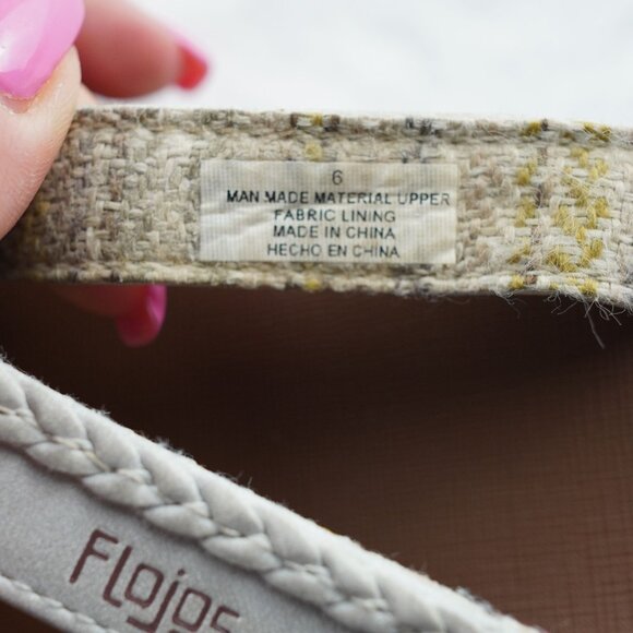 Flojos White & Tan Woven Flip Flop Sandals Size 6 Cushioned Footbed Thong Slides - Picture 8 of 8